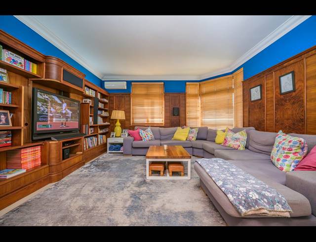 6 BEDROOM FREESTANDING FOR SALE IN GLENWOOD